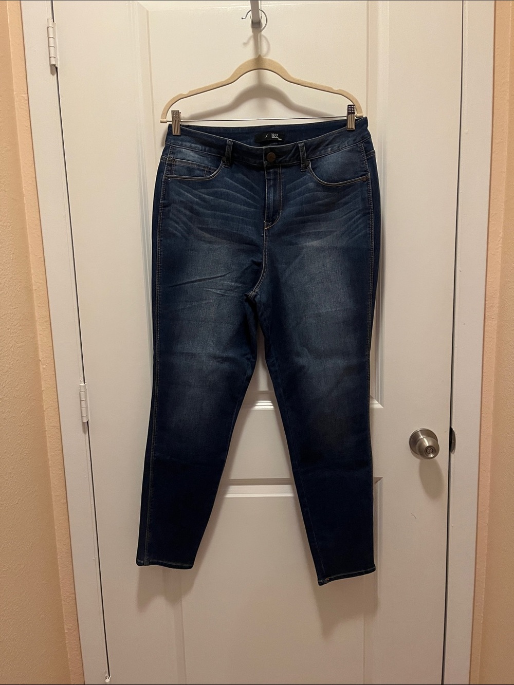 (NWT) 1822 Denim Women's Dark Blue Skinny Jeans